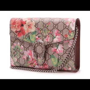 Gucci  bloom dinoysus small wallet on a chain💕